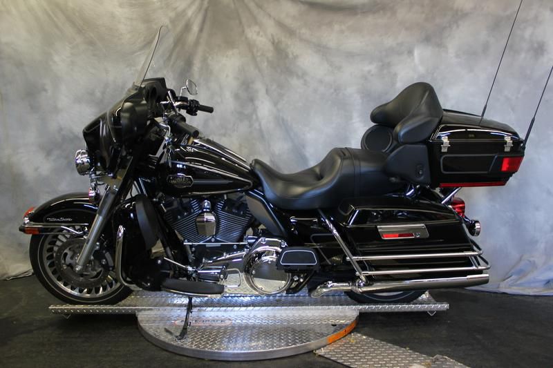 2011 harley-davidson flhtcu - ultra classic electra glide  touring 