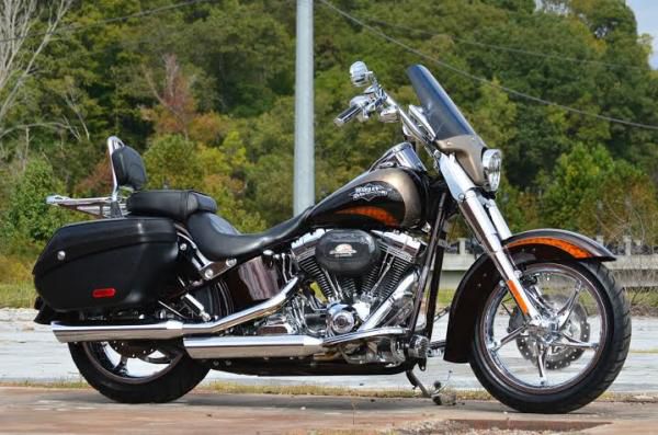 2011 Harley Davidson Cvo Softail:\