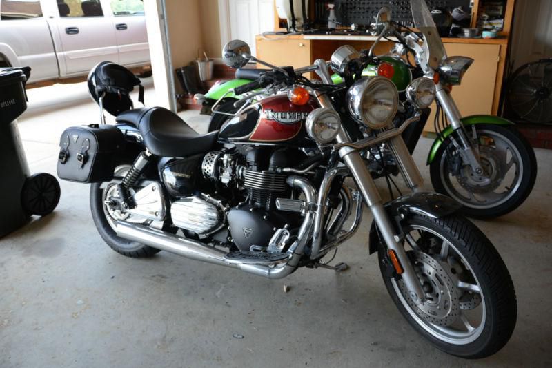 Triumph speedmaster 650cc 2006 excellent condition low miles!