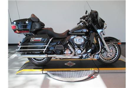 2013 Harley-Davidson FLHTCU Touring 