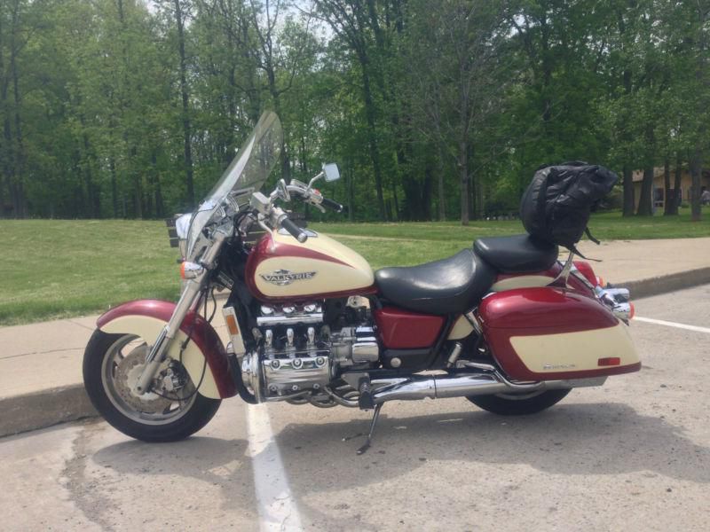 1999 honda valkyrie tour - less than 14,000 miles - excellent condition - stock