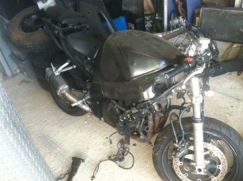 Wrecked 2001 Suzuki GSXR 600cc