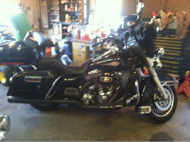 Used 2010 harley-davidson flhtc electra glide for sale.