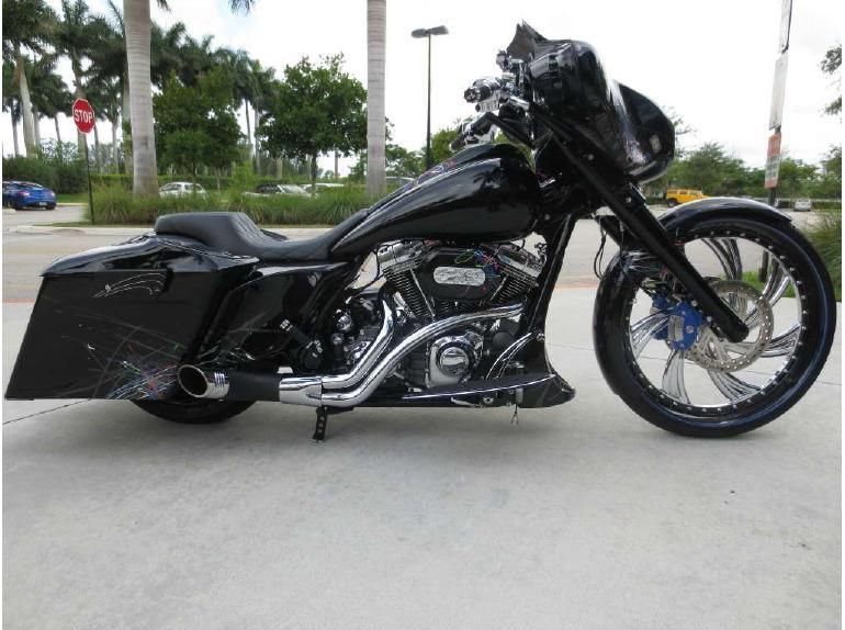 2011 Harley-Davidson FLHXSE2 CVO Street Glide Touring 