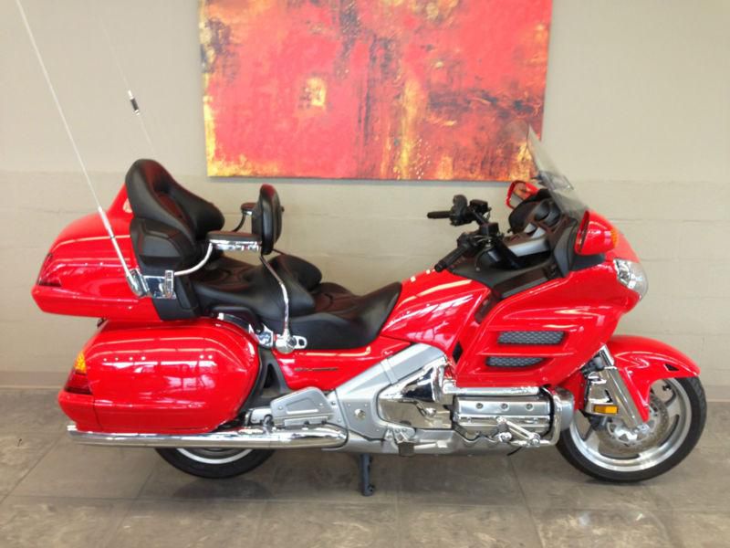 2004 Honda GL1800 Goldwing Rare find/color One owner Showroom condition