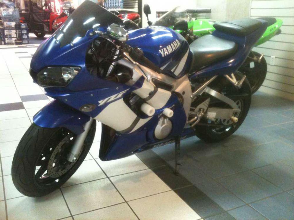 2002 yamaha yzf-r6  sportbike 