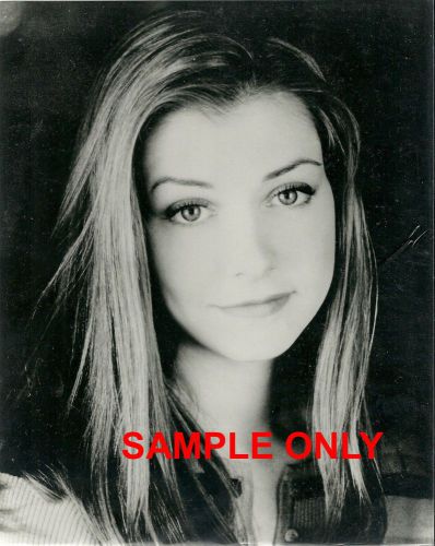 BUFFY&#039;S &#034;WILLOW&#034;_ALYSON HANNIGAN SIGNED 8X10 PHOTO #B247