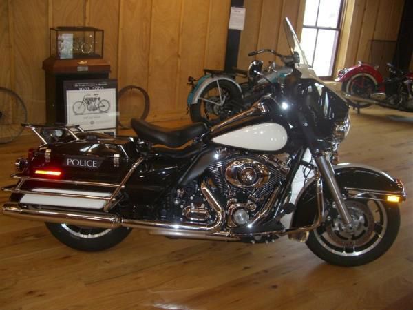 2011 harley-davidson police flhtp electra glide  touring 