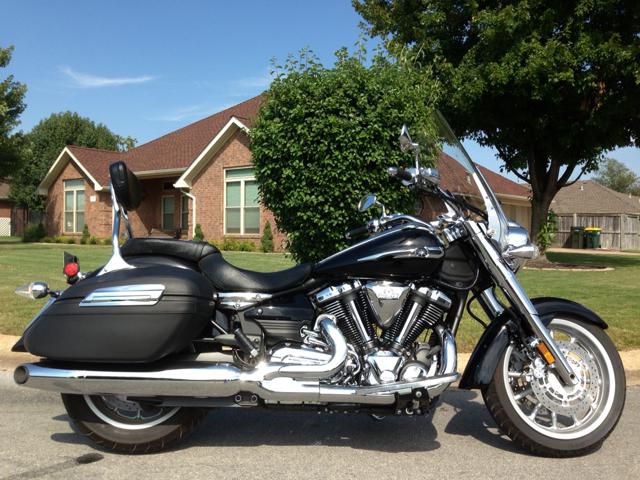 2012 Yamaha Stratoliner S (only 1275 miles! mint condition!)