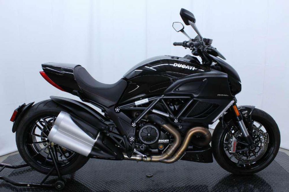 2012 ducati diavel  standard 