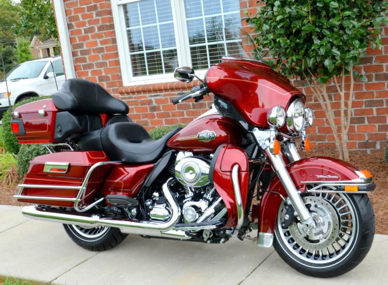 2010 HARLEY DAVIDSON ULTRA CLASSIC TOURING FLHTCU ONLY 3,101 MILES, HOT SUNGLO