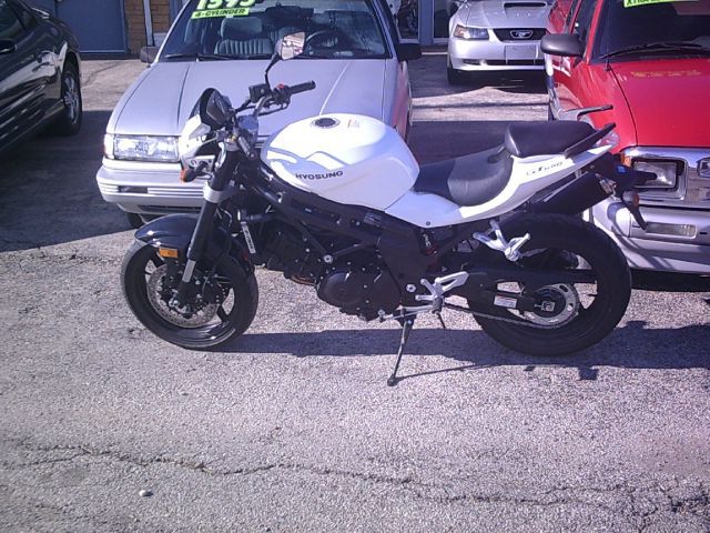 New 2010 hyosung gt650 for sale.