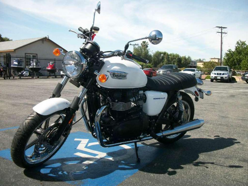 2013 triumph bonneville - crystal white  standard 