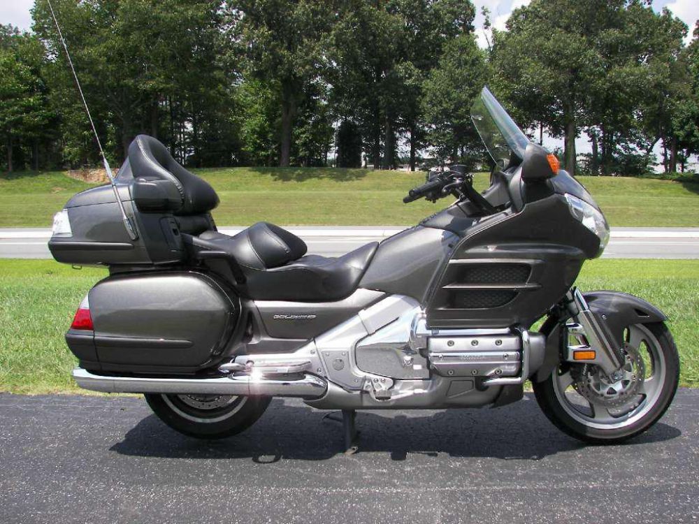 2010 honda gold wing audio comfort (gl18hpm)  touring 