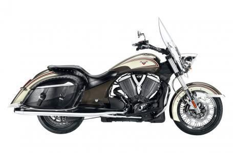 2014 Victory Cross Roads Classic Cruiser 