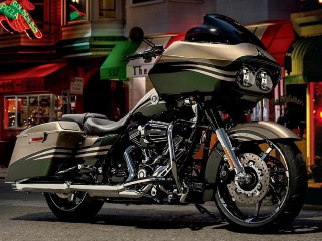 2013 - Harley-Davidson Road Glide CVO Screaming Ea