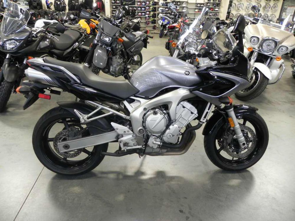 2005 yamaha fz6  sportbike 