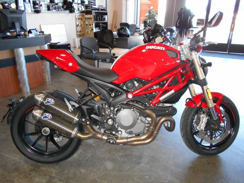 2012 Ducati Monster 1100 EVO Sportbike 