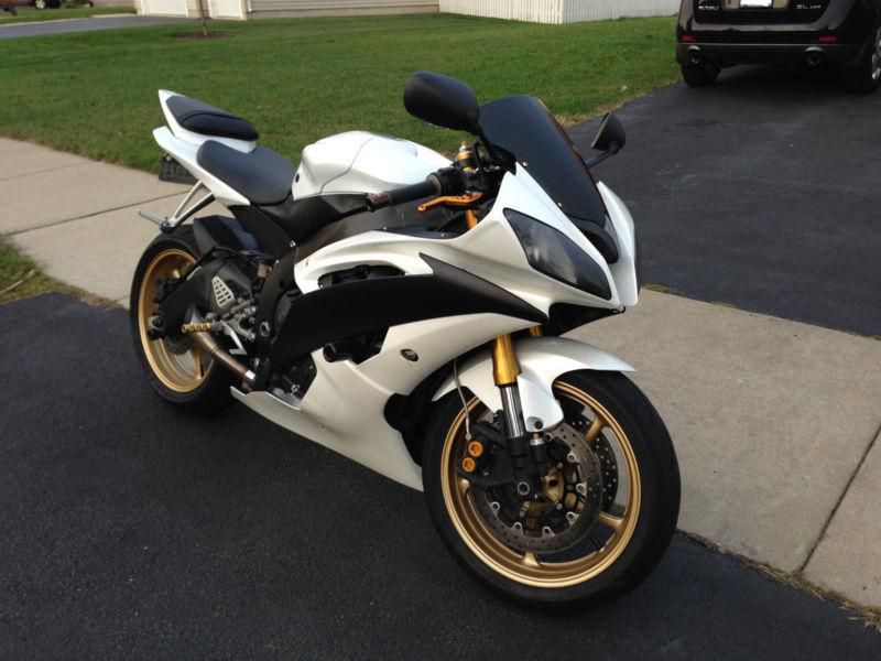 2009 Yamaha R6 R ALMOST NEW RARE, Pearl White Paint, Only 2k Miles ...
