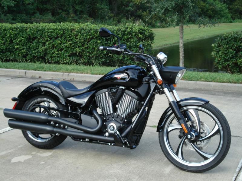 2013 victory vegas 8 ball only 1000 miles perfect bike