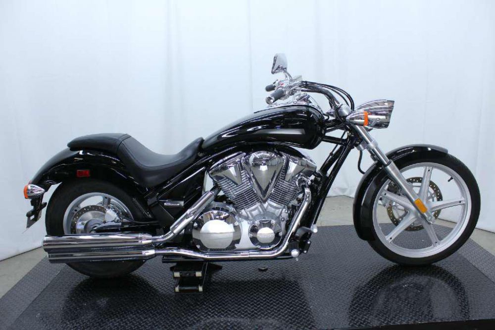 2010 Honda Sabre (VT1300CS) Cruiser 