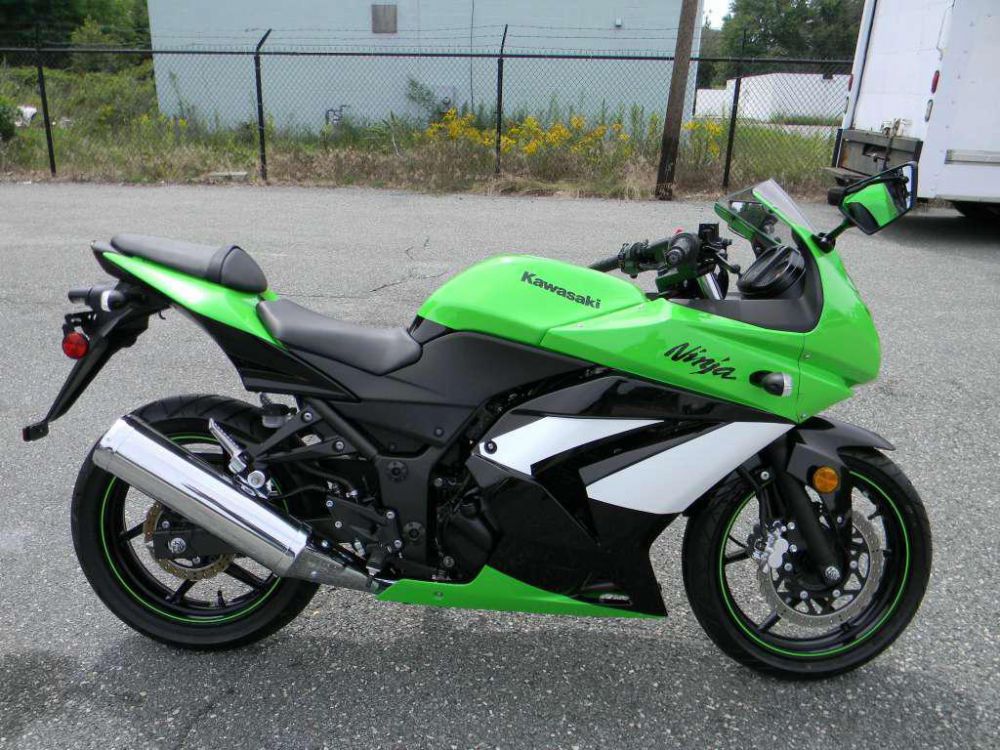 Buy Kawasaki Ninja 250R Sportbike on 2040-motos