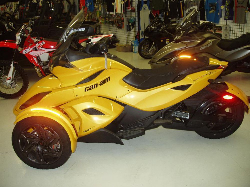 2013 can-am spyder st-s se5  sport touring 