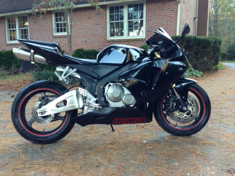 2005 honda cbr600rr  adult owned, black lots of extras