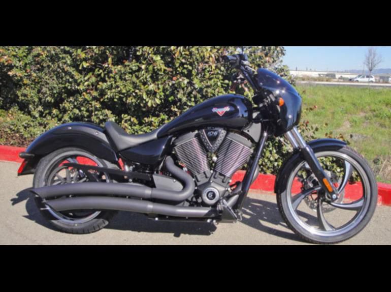 2013 victory ness custom vegas 8-ball  cruiser 