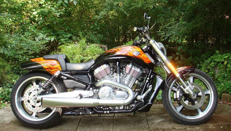 Trick Harley Davidson V Rod Muscle Screaming Eagle EFI Super Tuner Vance & Hines