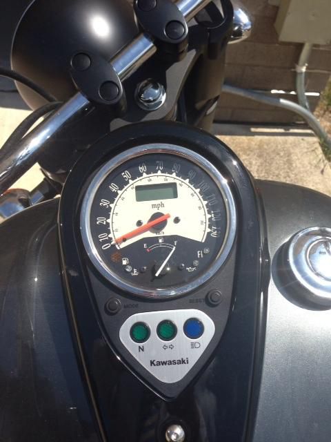 Silver and white classic vulcan 900 - low miles 2,500! - garaged