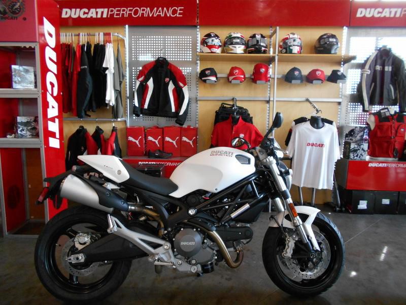 2013 Ducati Monster 696 Sportbike 
