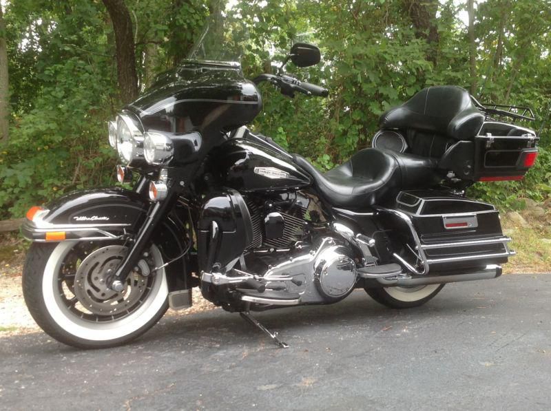 Black 07 ulta classic harley davidson