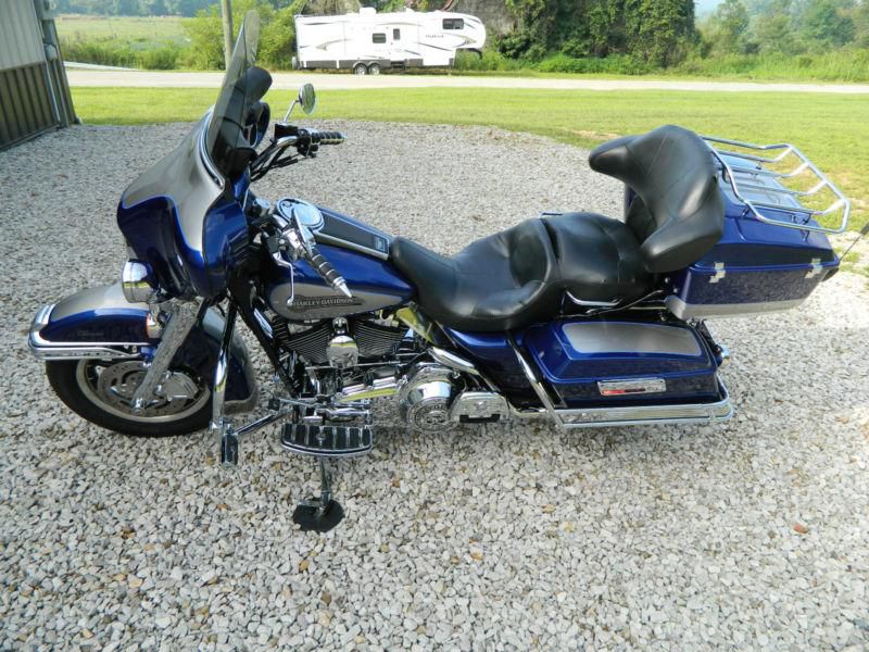 2007 hd electra glide classic cobalt blue and chromed out - must see