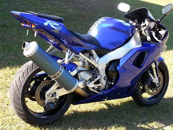 2001 yamaha r1 bike looks outsanding almost new tires, runs perfect