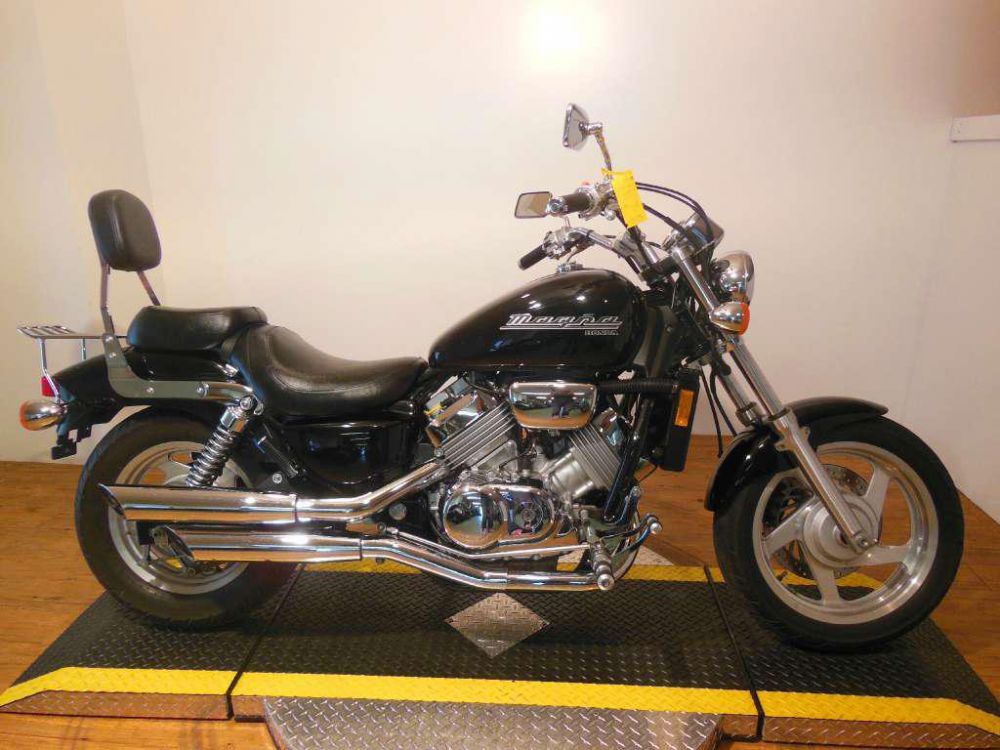 1998 honda magna vf 750  cruiser 