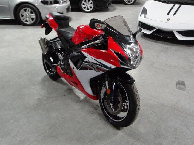 2013 suzuki gsx-r600 damaged salvage runs! only 4k miles nice color wont last!!