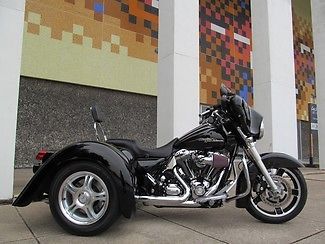 Harley-Davidson : Touring 2010 Black Harley Davidson FLHX