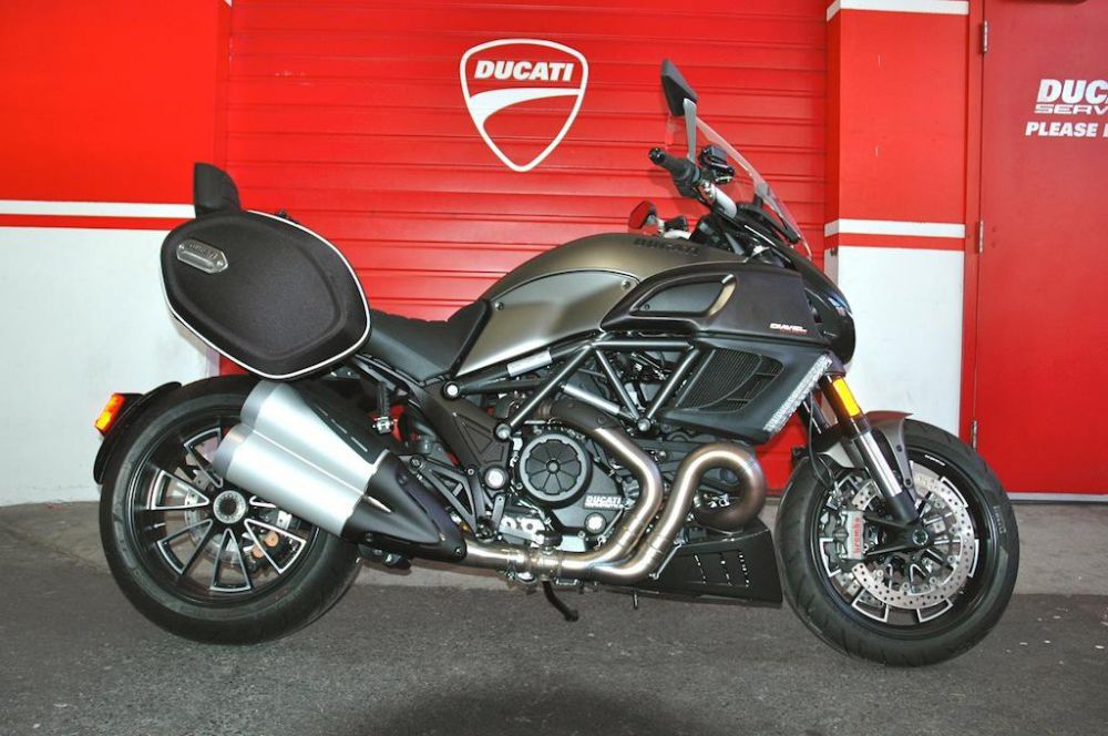 2014 Ducati Diavel Strada Sport Touring 