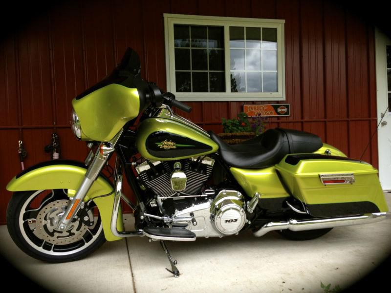 2011 Harley Davidson FLHX Street Glide 103 Green Apple & Black 5800 Miles