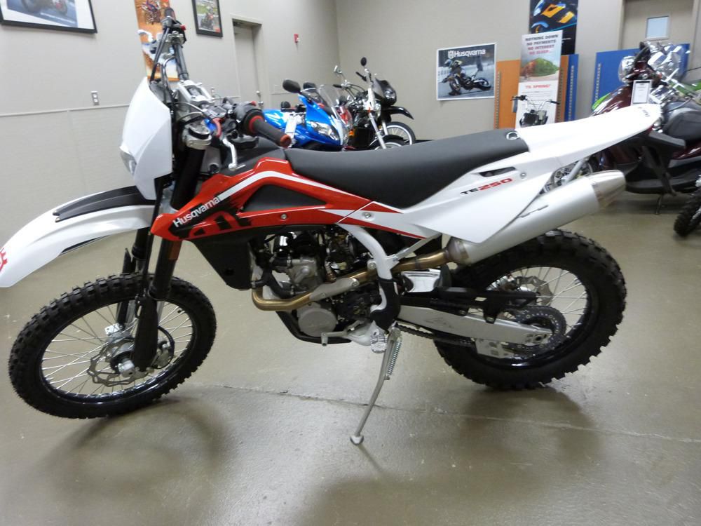 2010 husqvarna te250  dirt bike 