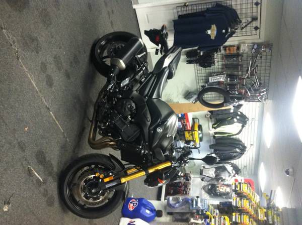 2012 yamaha fz8 with only 3600 miles!!!!!! 1 owner!!!