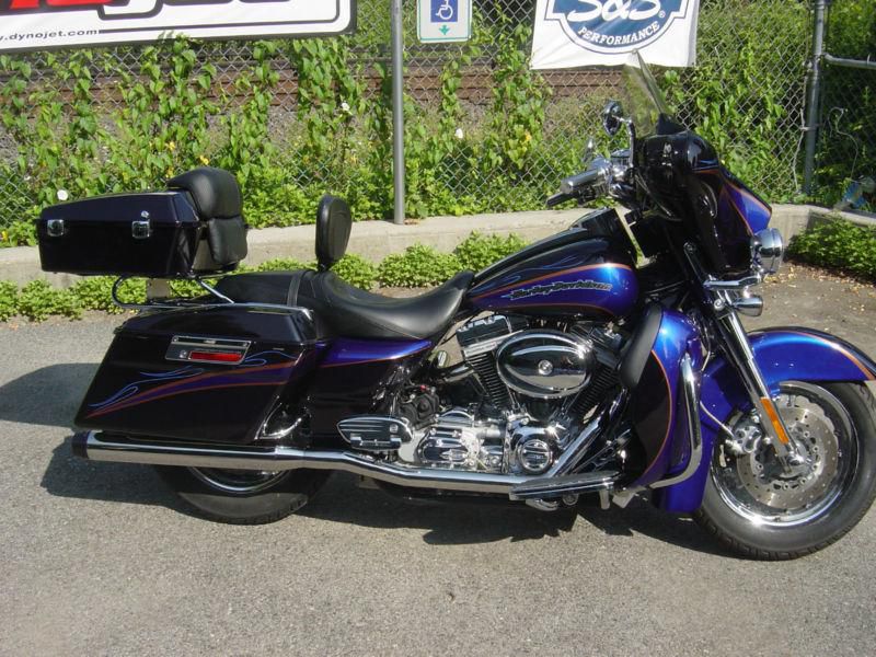 2004 Harley-Davidson FLHTCSE Screamin' Eagle® Electra Glide® CVO WITH TOUR-PAK