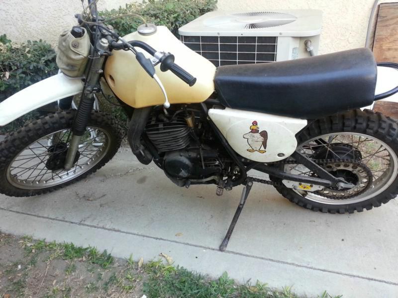 1975 Yamaha Monoshock motorcycle STORED FOR YEARS IN GARAGE