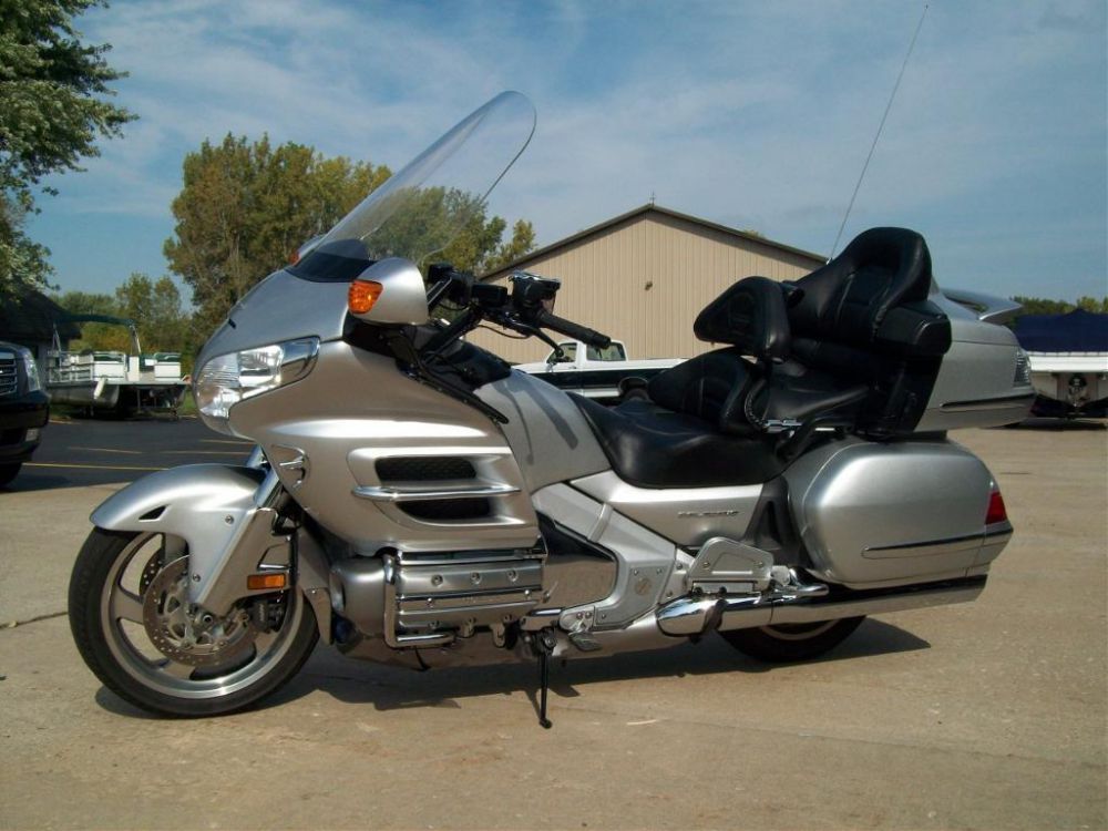 2007 honda gold wing premium audio  touring 