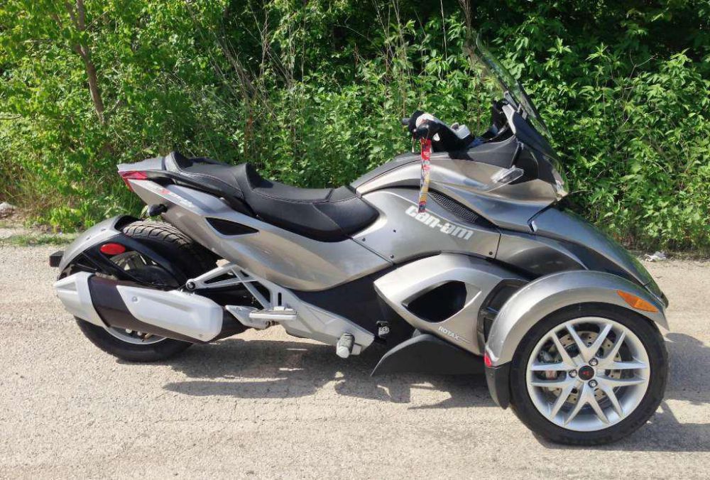 2013 can-am spyder st sm5  sport touring 