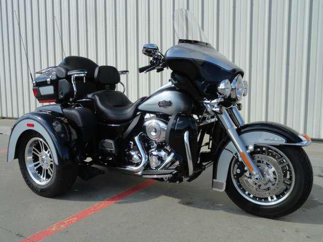 2013 harley flhtcutg tri glide ultra classic 2k miles *legend air ride** extra"s