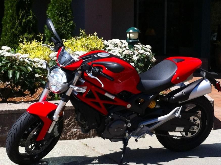 2010 Ducati Monster 696 Sportbike 
