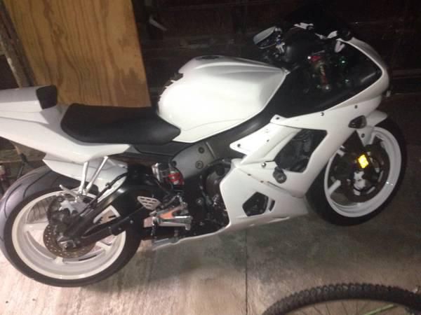 04 yamaha r6 all white NO RESERVE!!