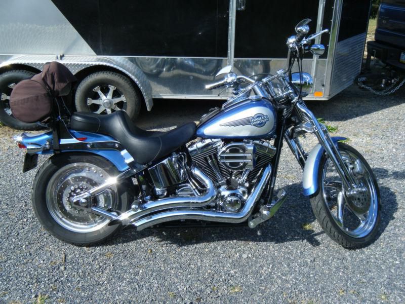 2005 harley davidson springe softail. tu-tone blue and silver